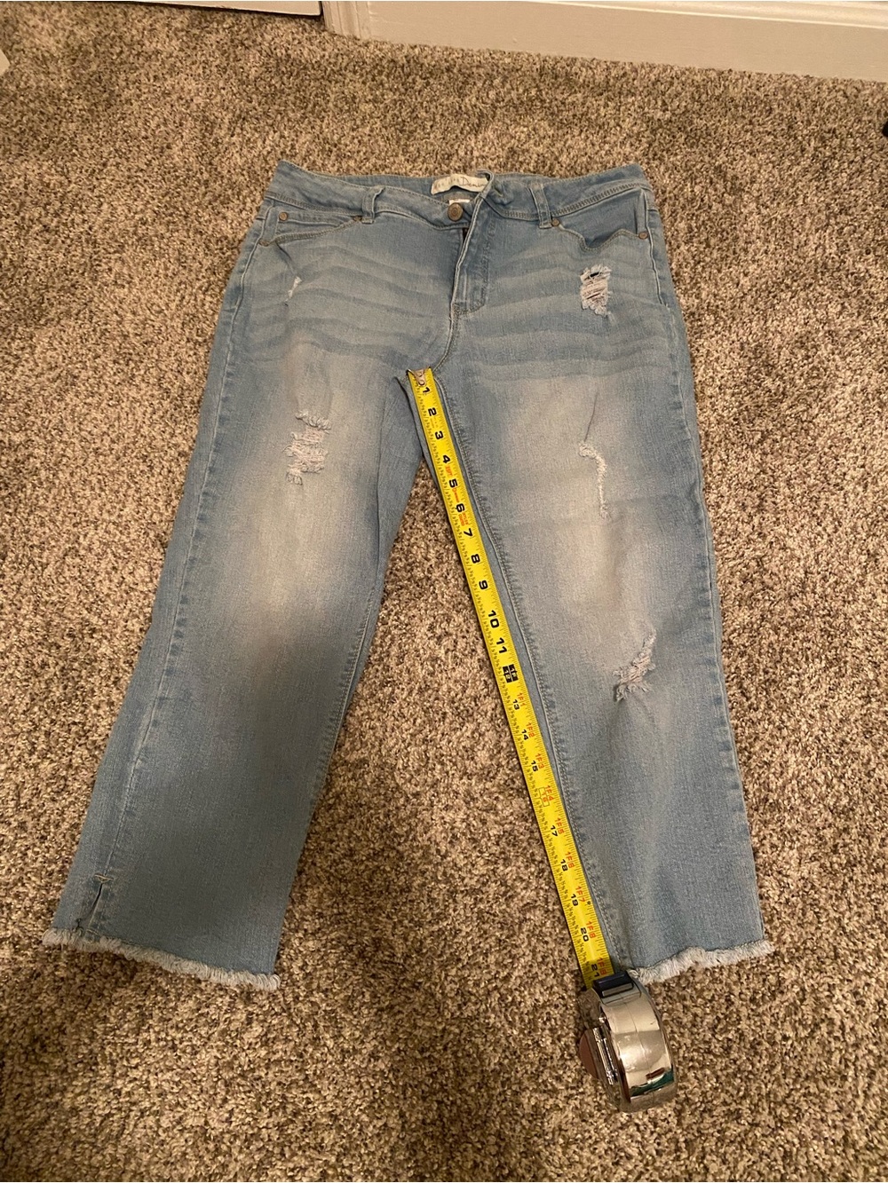 Light Wash Distressed Cropped Jeans Cato Brand Size 10 with Frayed Hem - Picture 12 of 14